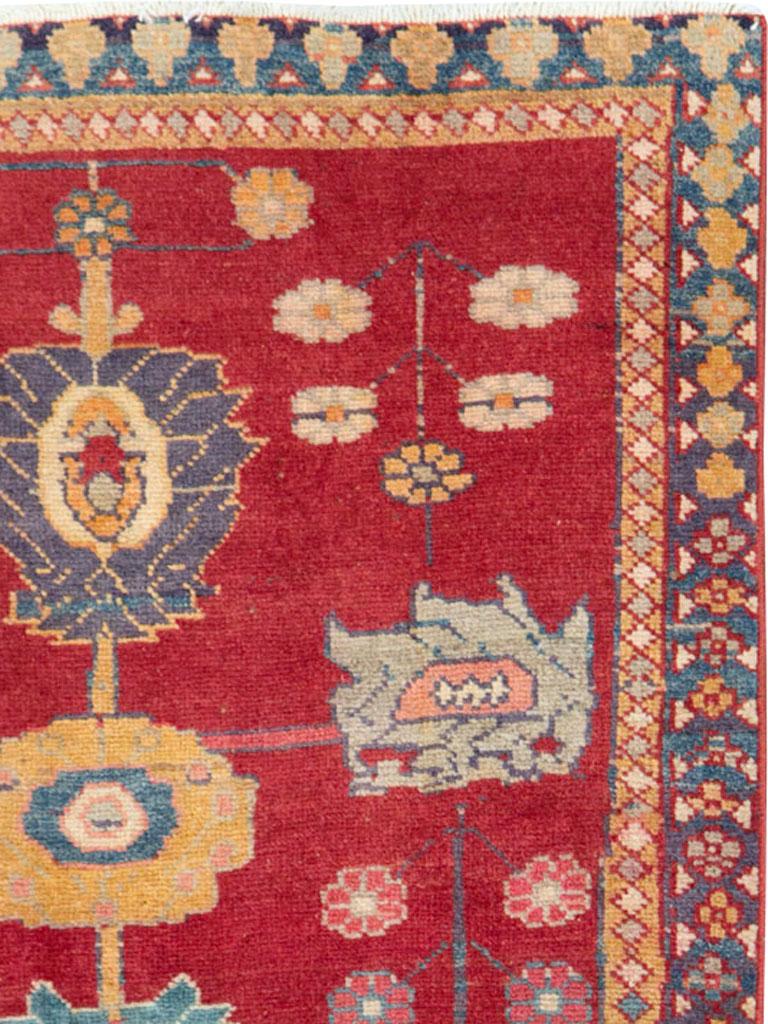 A vintage Persian Mahal throw rug handmade during the mid-20th century.

Measures: 2' 5