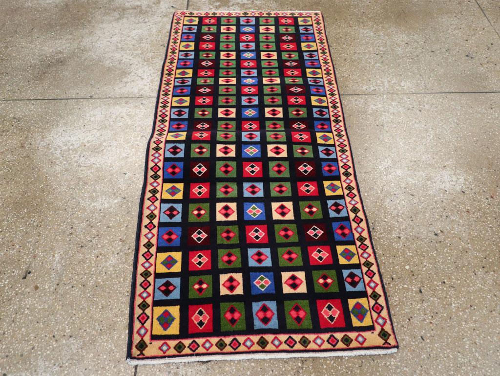 A vintage Persian Mahal throw rug handmade during the mid-20th century.

Measures: 2' 4