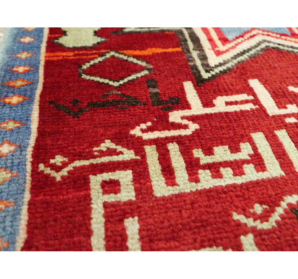 Mid-20th Century Handmade Persian Mahal Throw Rug In Excellent Condition For Sale In New York, NY