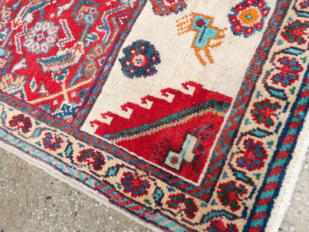 Mid-20th Century Handmade Persian Mahal Throw Rug In Excellent Condition For Sale In New York, NY