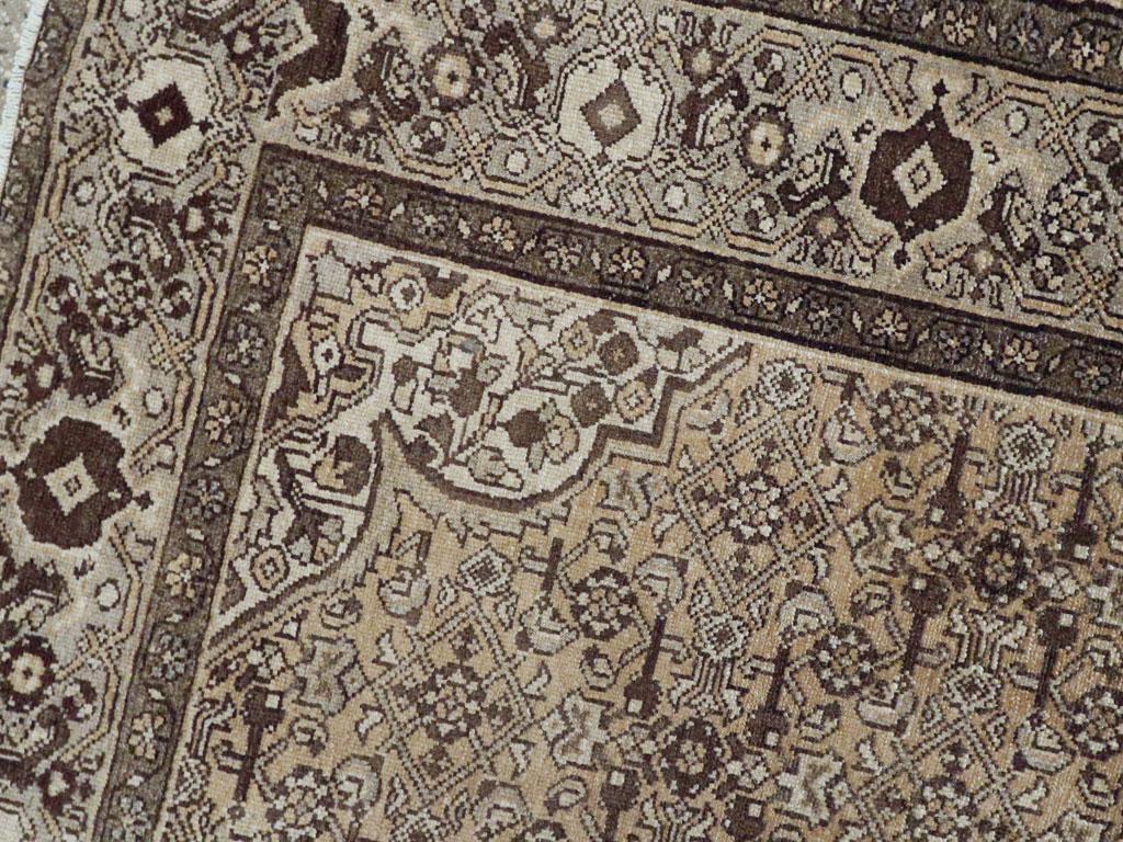 Mitte des 20. Jahrhunderts handgefertigter persischer Malayer-Akzentteppich (Persisch) im Angebot