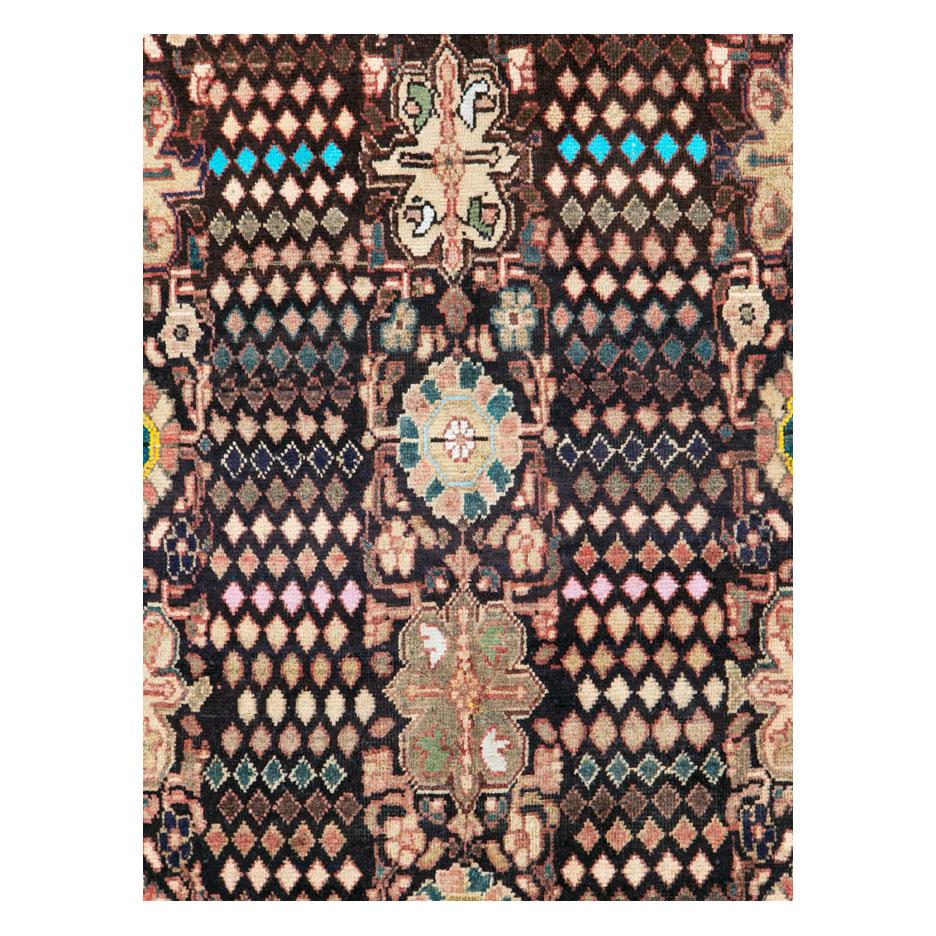 Un tapis Persan Malayer vintage en format galerie, fabriqué à la main au milieu du 20e siècle.

Mesures : 4' 6