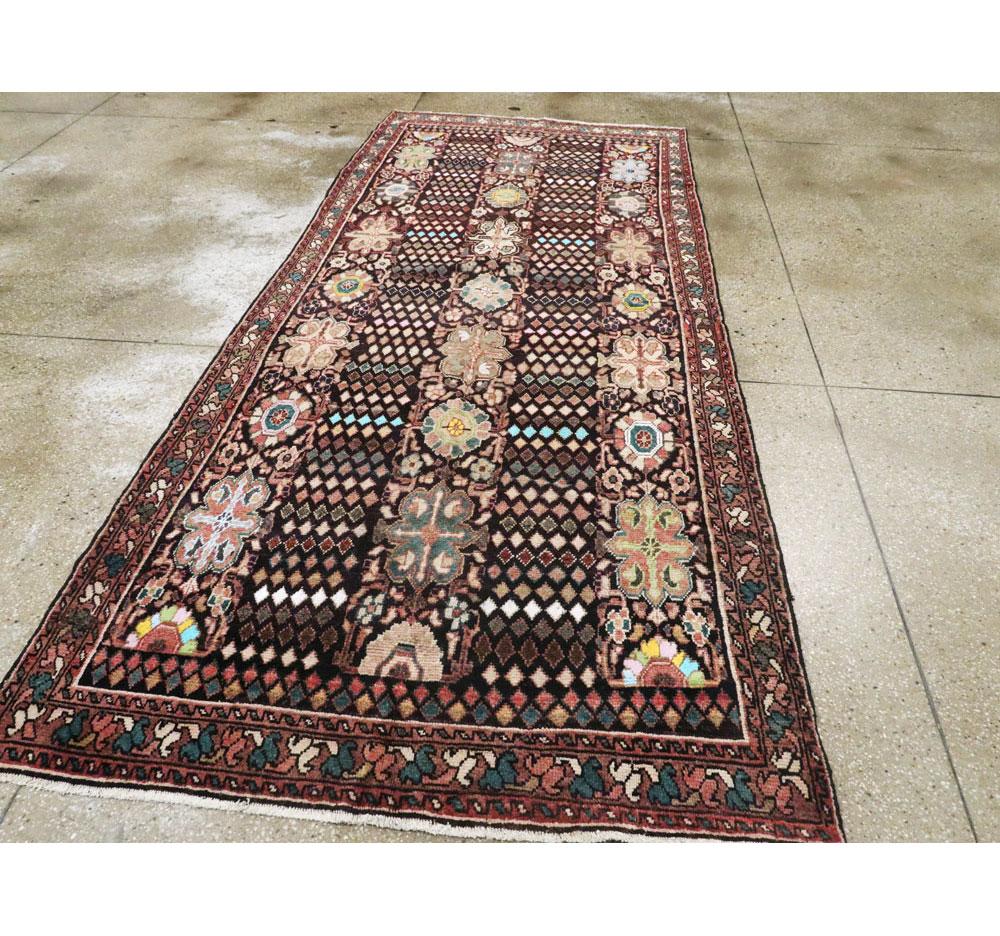 Mid-20th Century Handmade Persian Malayer Gallery Carpet In Excellent Condition For Sale In New York, NY