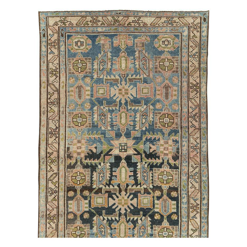 Rustique Tapis de couloir long persan Malayer fait à la main du milieu du 20e siècle