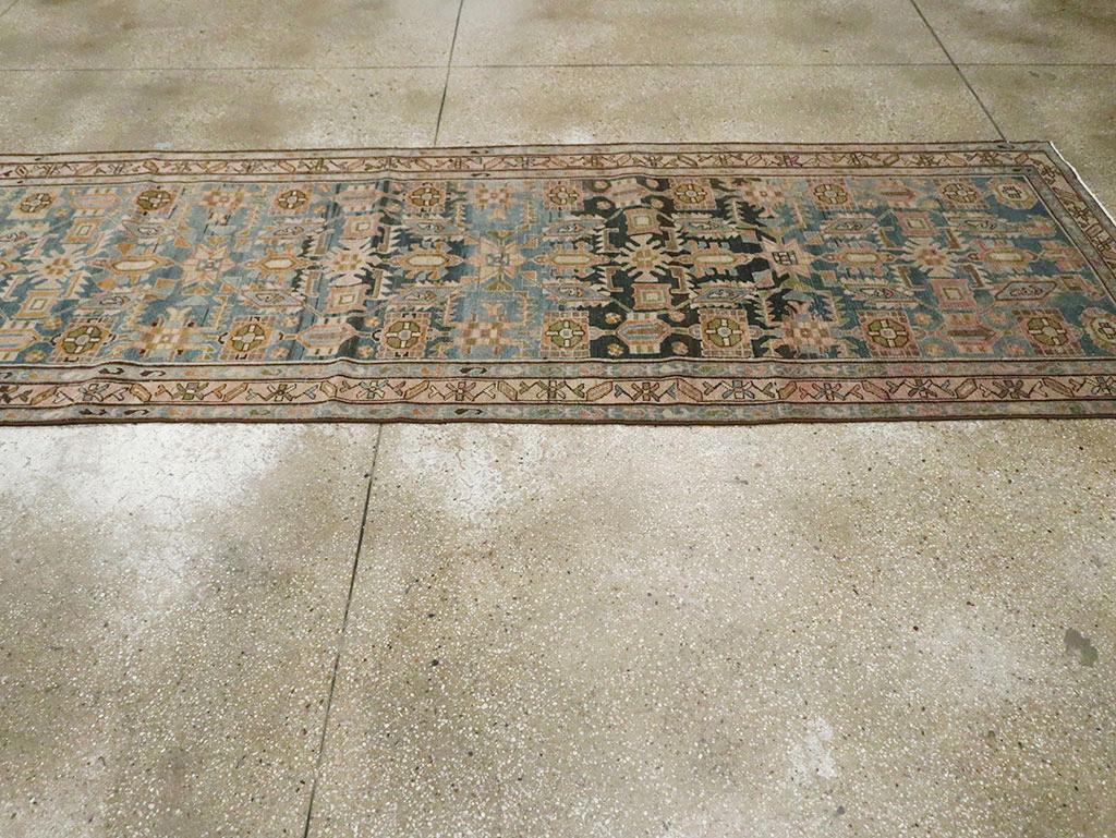 Tapis de couloir long persan Malayer fait à la main du milieu du 20e siècle Excellent état à New York, NY