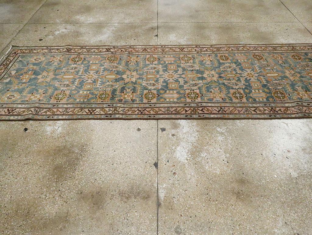 20ième siècle Tapis de couloir long persan Malayer fait à la main du milieu du 20e siècle