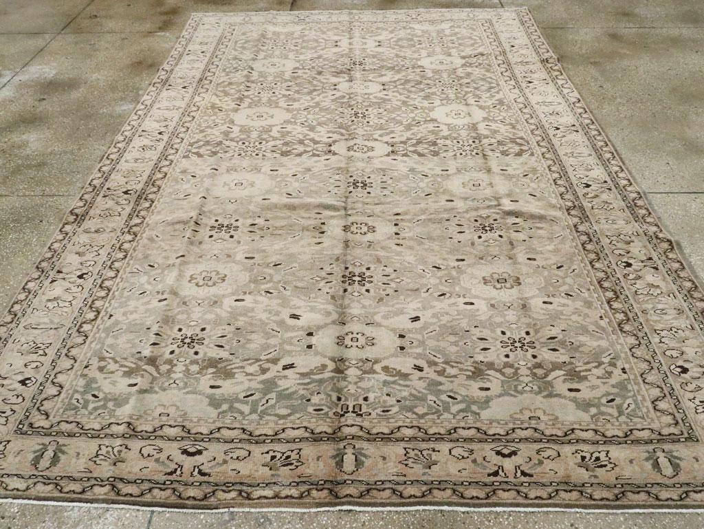 Mid-20th Century Handmade Persian Malayer Room Size Carpet In Excellent Condition For Sale In New York, NY