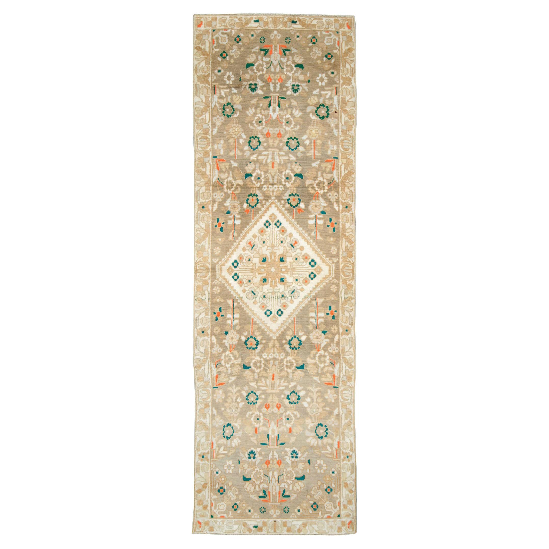 Tapis de couloir persan Malayer fait à la main du milieu du 20e siècle
