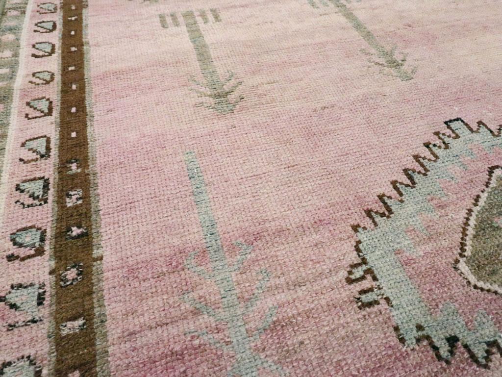 Mid-20th Century Handmade Persian Malayer Runner Rug in Neutral Blush and Pink In Good Condition For Sale In New York, NY