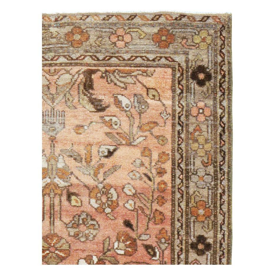 Rustique Petit tapis de couloir persan Malayer fait à la main du milieu du 20e siècle
