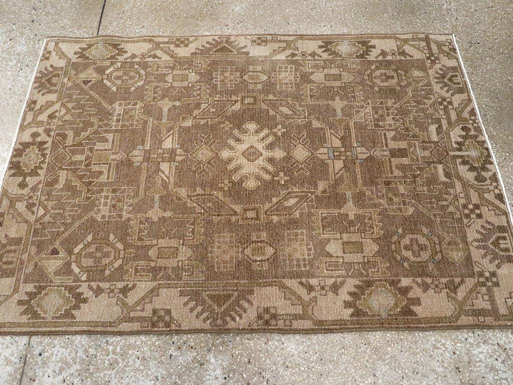 Handgefertigter persischer Malayer-Teppich aus der Mitte des 20. Jahrhunderts (Persisch) im Angebot