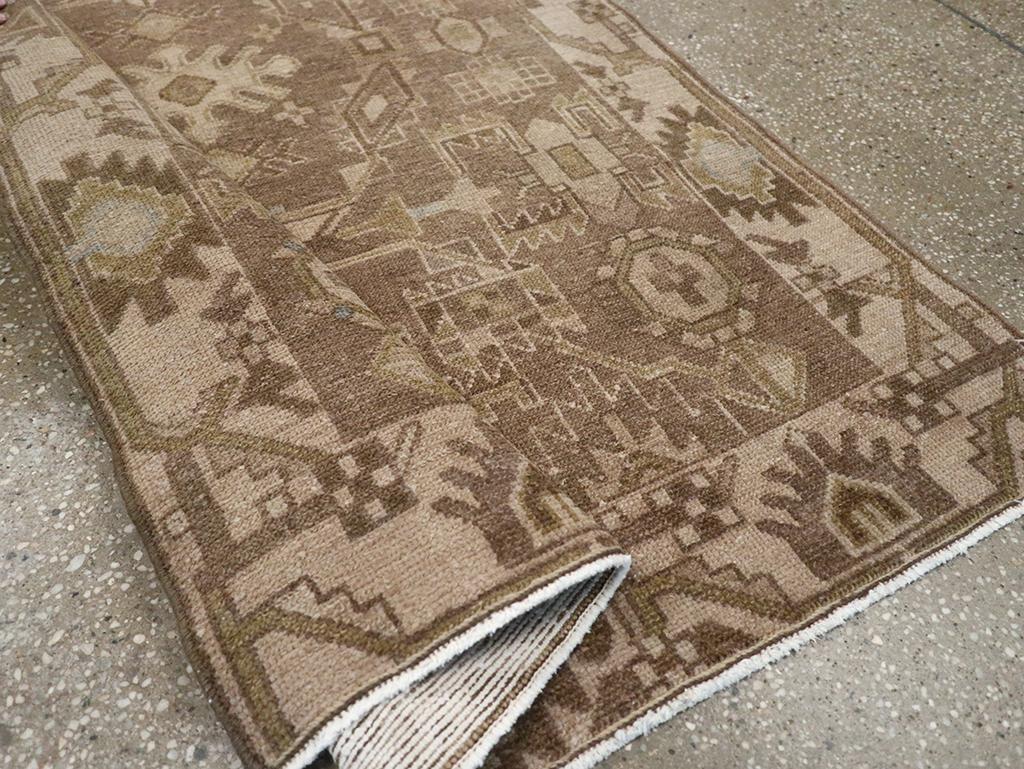 Handgefertigter persischer Malayer-Teppich aus der Mitte des 20. Jahrhunderts (Wolle) im Angebot