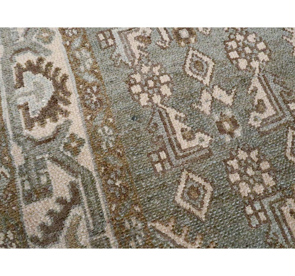 Handgefertigter persischer Malayer-Teppich in Grau und Braun aus der Mitte des 20. Jahrhunderts (Wolle) im Angebot