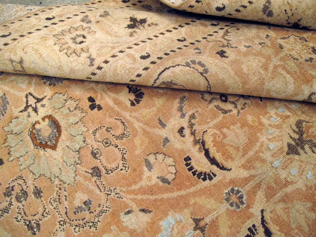 Tapis d'appoint Mashad persan fait à la main au milieu du 20e siècle en vente 2