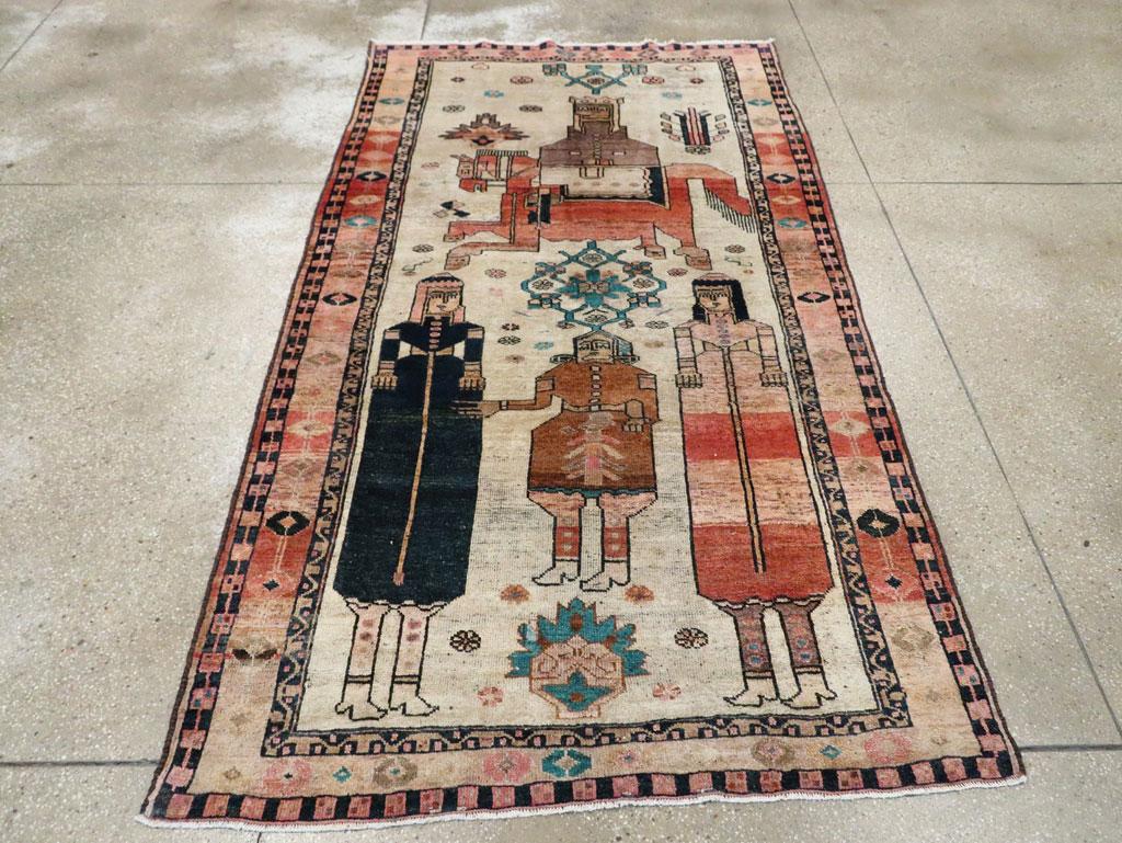 Handgefertigter persischer malerischer Bakhtiari-Akzent-Teppich aus der Mitte des 20. Jahrhunderts (Stammeskunst) im Angebot