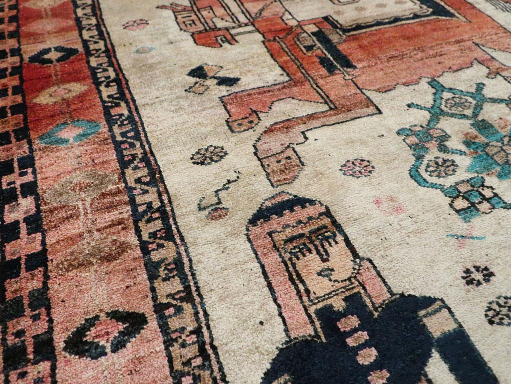 Handgefertigter persischer malerischer Bakhtiari-Akzent-Teppich aus der Mitte des 20. Jahrhunderts (Persisch) im Angebot