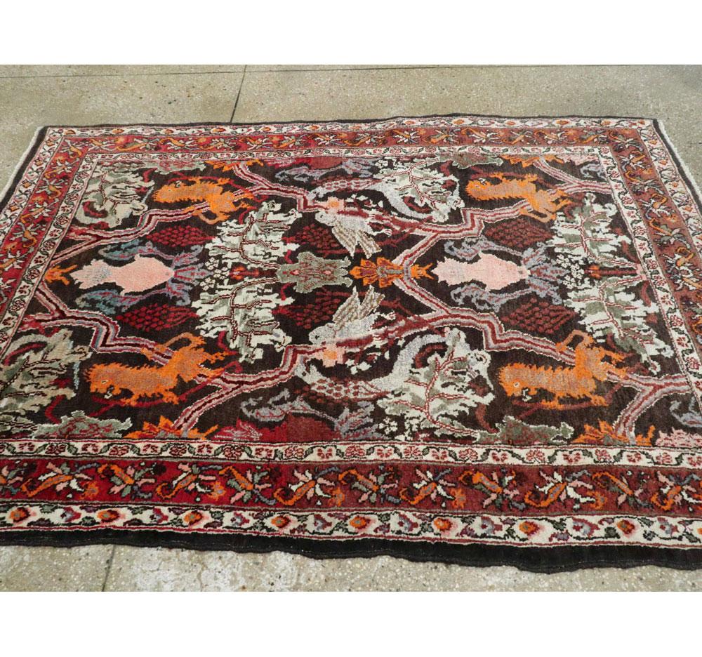 Mitte des 20. Jahrhunderts handgefertigter persischer Bidjar-Akzentteppich mit Bildmotiven im Angebot 1