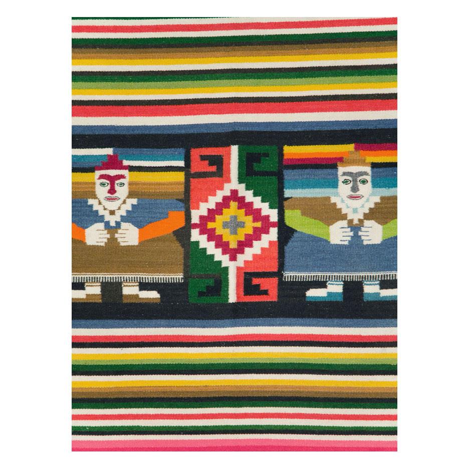 Persischer flachgewebter Kelim-Akzent-Teppich im Vintage-Stil, handgefertigt in der Mitte des 20. Jahrhunderts.

Maße: 3' 10