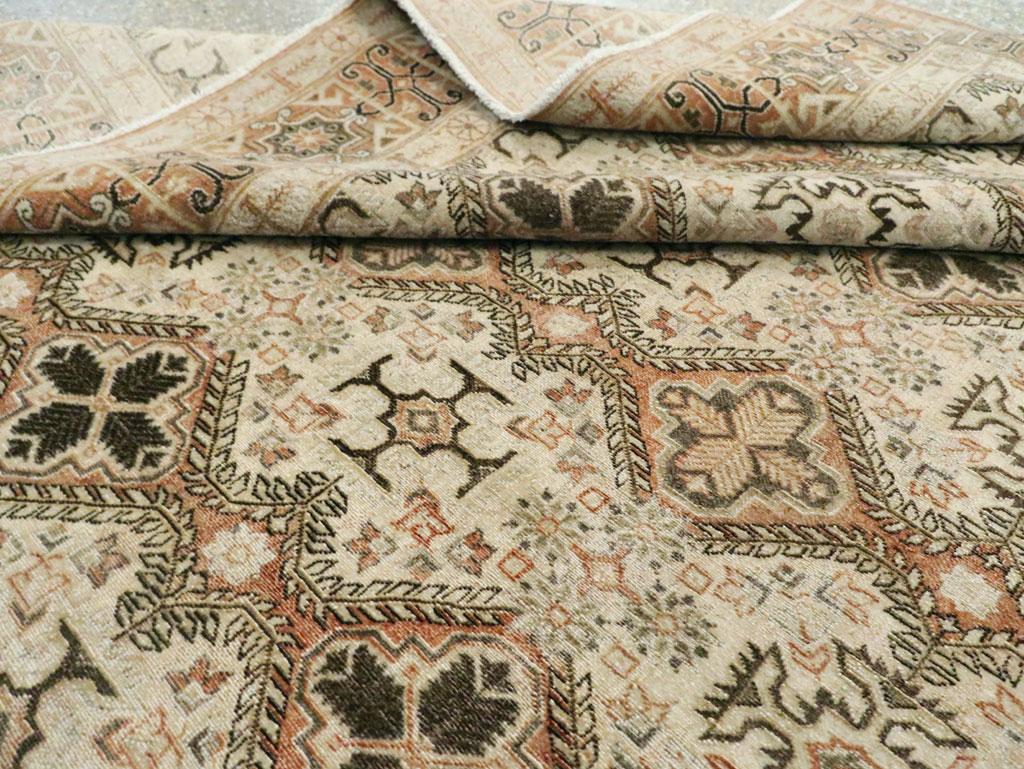 Handgefertigter persischer Quom-Teppich in Zimmergröße, Mitte des 20. Jahrhunderts im Angebot 3