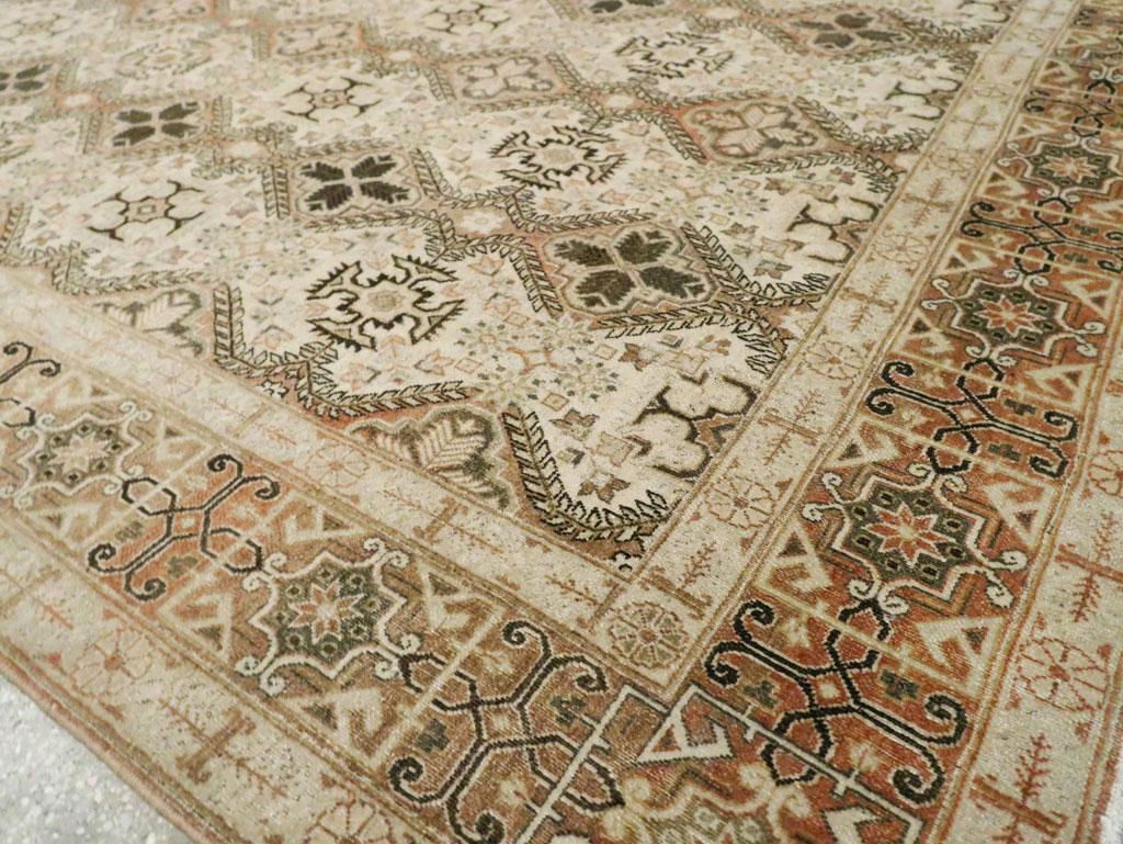 Handgefertigter persischer Quom-Teppich in Zimmergröße, Mitte des 20. Jahrhunderts im Angebot 2