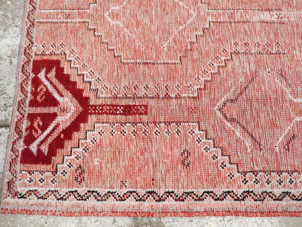 Mid-20th Century Handmade Persian Shiraz Accent Rug For Sale 1