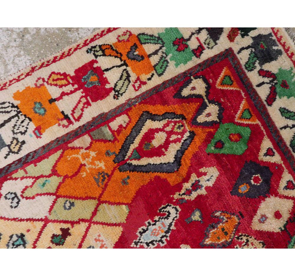 Mid-20th Century Handmade Persian Shiraz Accent Rug For Sale 2