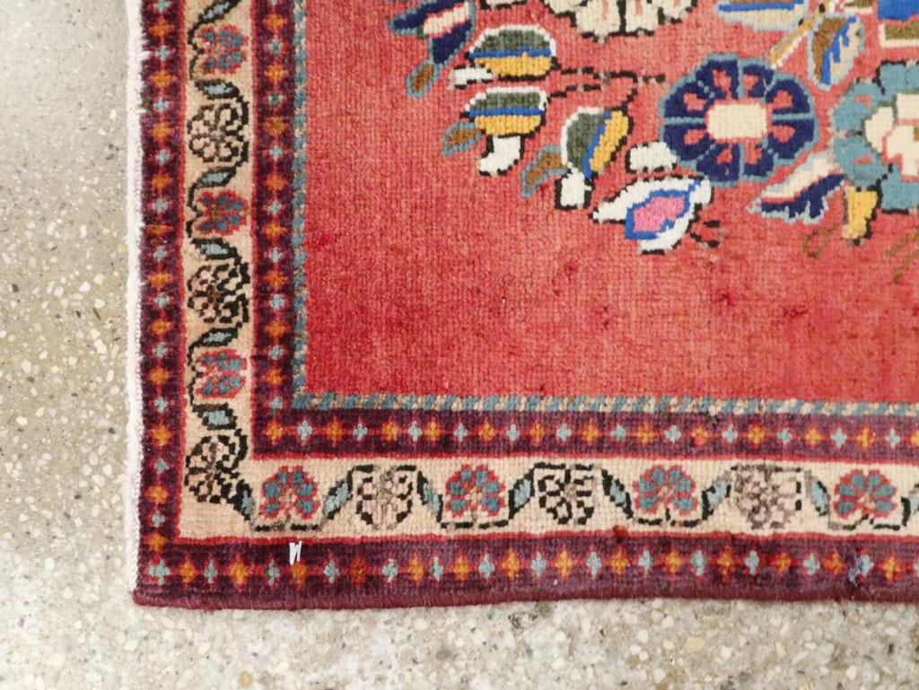 Mid-20th Century Handmade Persian Shiraz Throw Rug In Excellent Condition For Sale In New York, NY