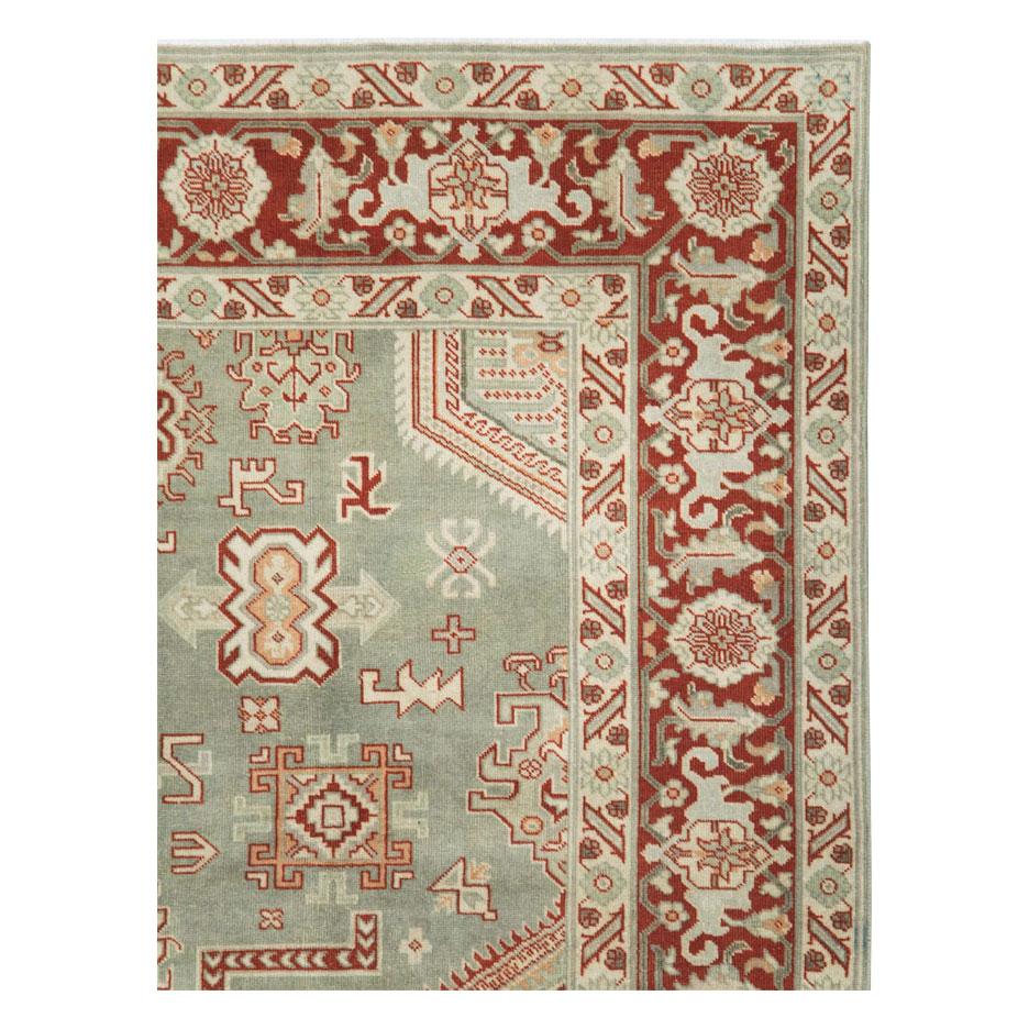 Mitte des 20. Jahrhunderts handgefertigter persischer Täbriz-Akzentteppich in Grün und Rostrot (Stammeskunst) im Angebot