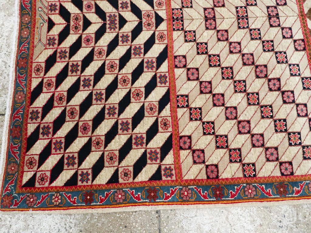 Annodato a mano Tappeto da lancio Tabriz persiano in stile Art Deco della metà del 20° secolo fatto a mano in vendita