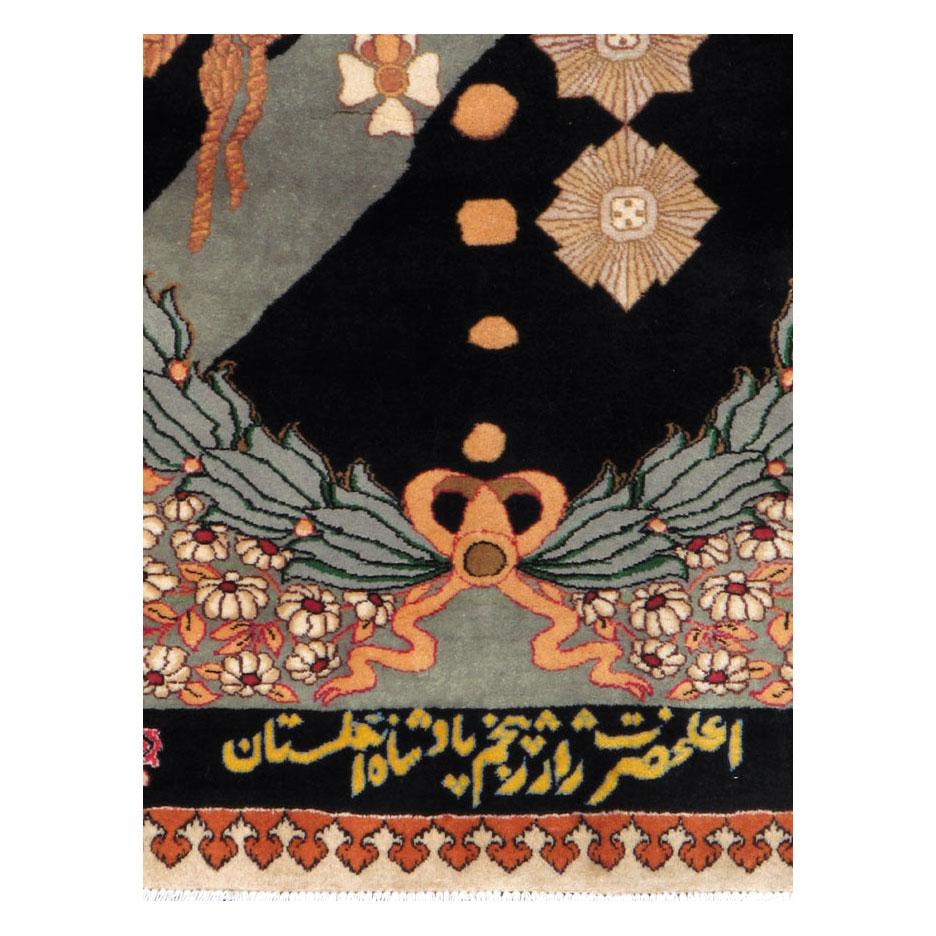 Mittleres 20. Jahrhundert Handgefertigter kleiner persischer Täbris-Teppich mit Bildmotiven von König Georg V. (Volkskunst) im Angebot