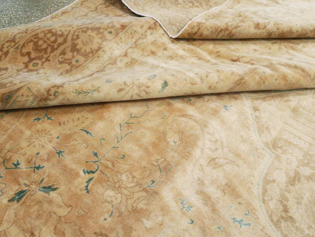 Handgefertigter großer persischer Täbris-Teppich in Zimmergröße aus der Mitte des 20. Jahrhunderts im Angebot 3