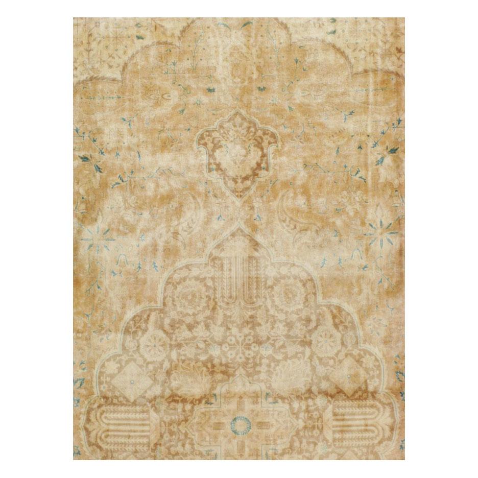 Ein alter persischer Täbriz-Teppich mit doppeltem Medaillon, der Mitte des 20. Jahrhunderts handgefertigt wurde.

Maße: 12' 11