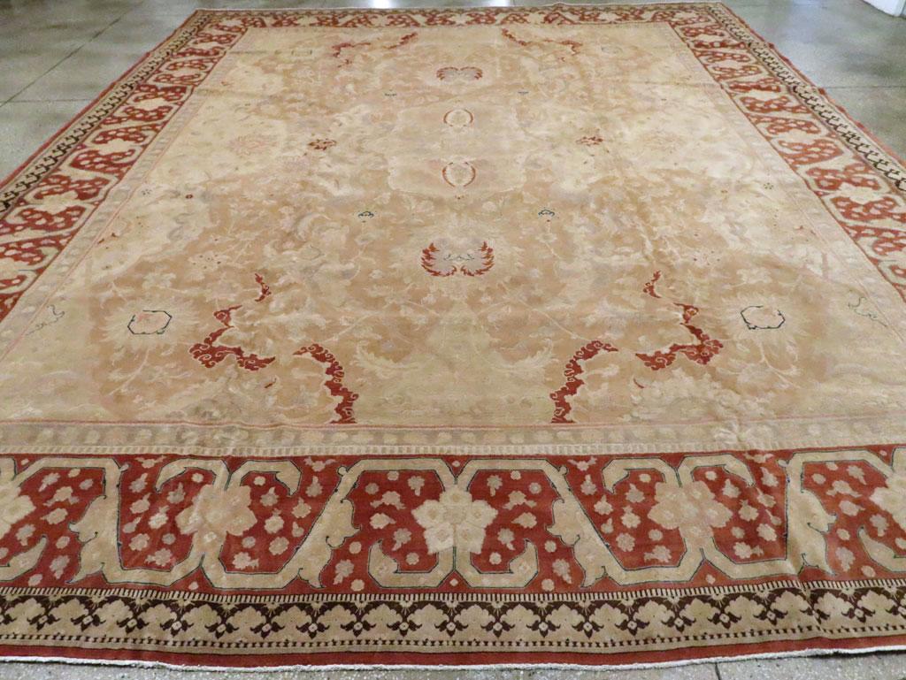 Annodato a mano Tappeto Tabriz persiano fatto a mano della metà del 20° secolo per una stanza di grandi dimensioni in vendita