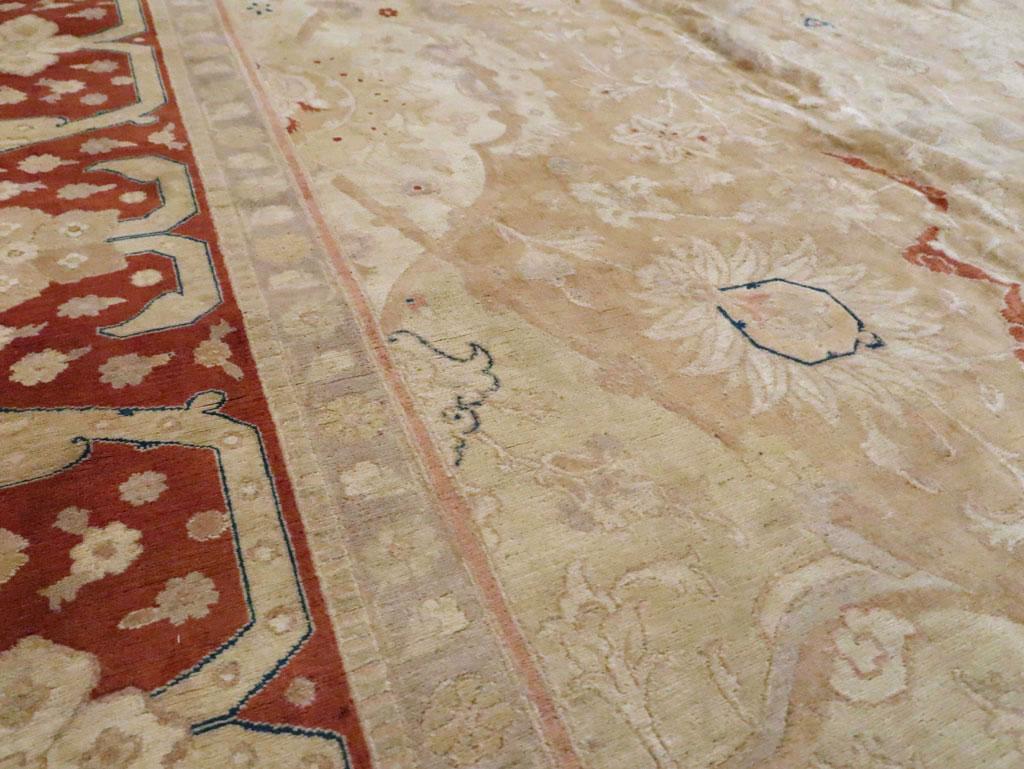 Tappeto Tabriz persiano fatto a mano della metà del 20° secolo per una stanza di grandi dimensioni In condizioni buone in vendita a New York, NY