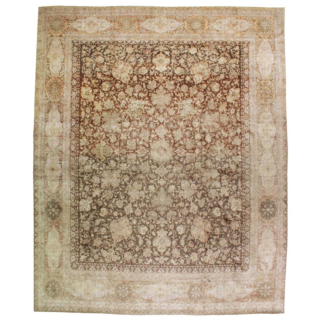 Handgefertigter großer persischer Täbris-Teppich in Zimmergröße aus der Mitte des 20. Jahrhunderts im Angebot