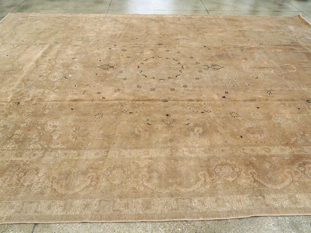Großer persischer Täbris-Teppich in neutralen Tönen, handgefertigt, Mitte des 20. Jahrhunderts (Wolle) im Angebot