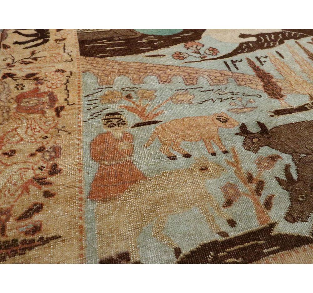 Mitte des 20. Jahrhunderts handgefertigte persische Täbris Bildteppich Akzent (Wolle) im Angebot