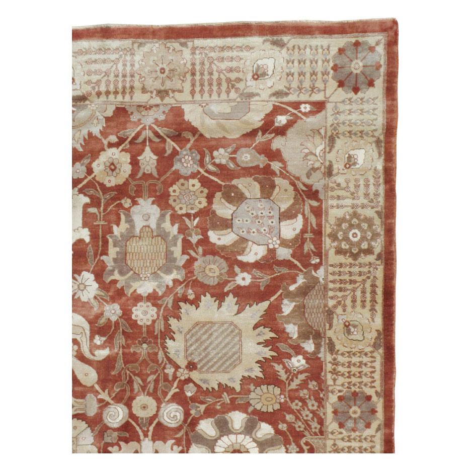 Handgefertigter persischer Täbris-Teppich in Zimmergröße aus der Mitte des 20. Jahrhunderts (Persisch) im Angebot