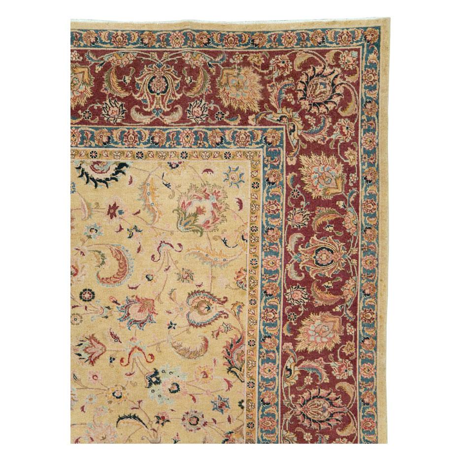 Perse Tapis persan de Tabriz de taille normale, fait à la main, datant du milieu du 20e siècle en vente