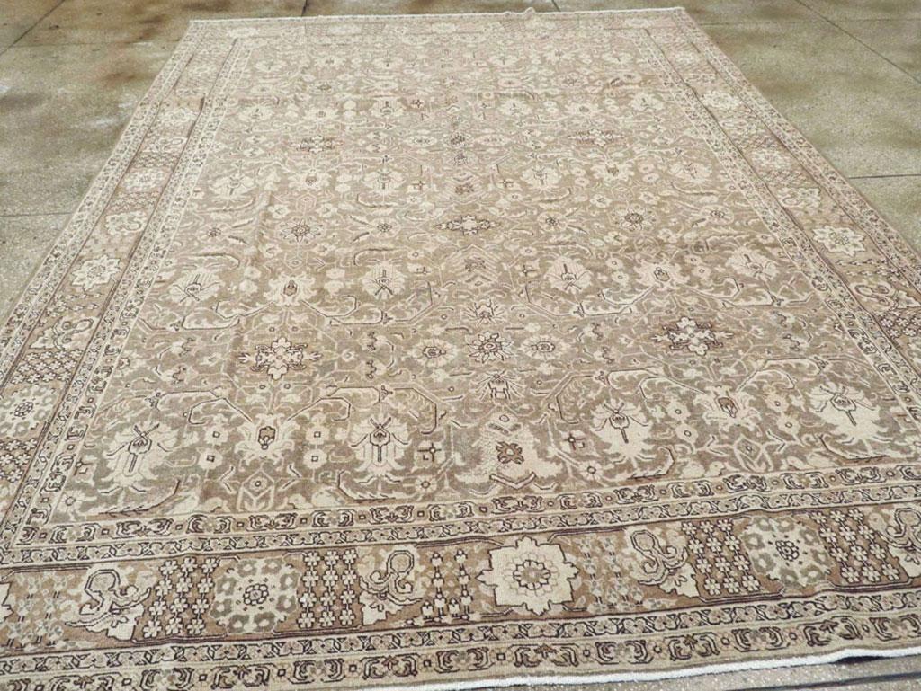 Mid-20th Century Handmade Persian Tabriz Room Size Carpet In Excellent Condition For Sale In New York, NY