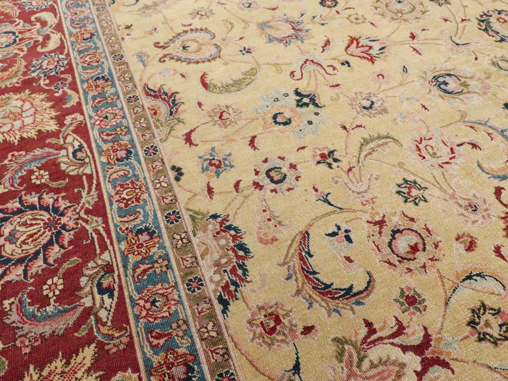 Tapis persan de Tabriz de taille normale, fait à la main, datant du milieu du 20e siècle Excellent état - En vente à New York, NY