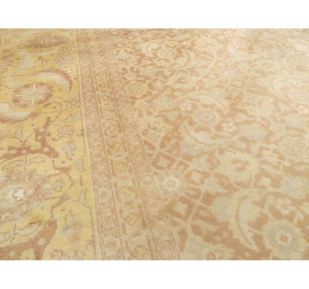 20ième siècle Tapis persan de Tabriz de taille normale, fait à la main, datant du milieu du 20e siècle en vente