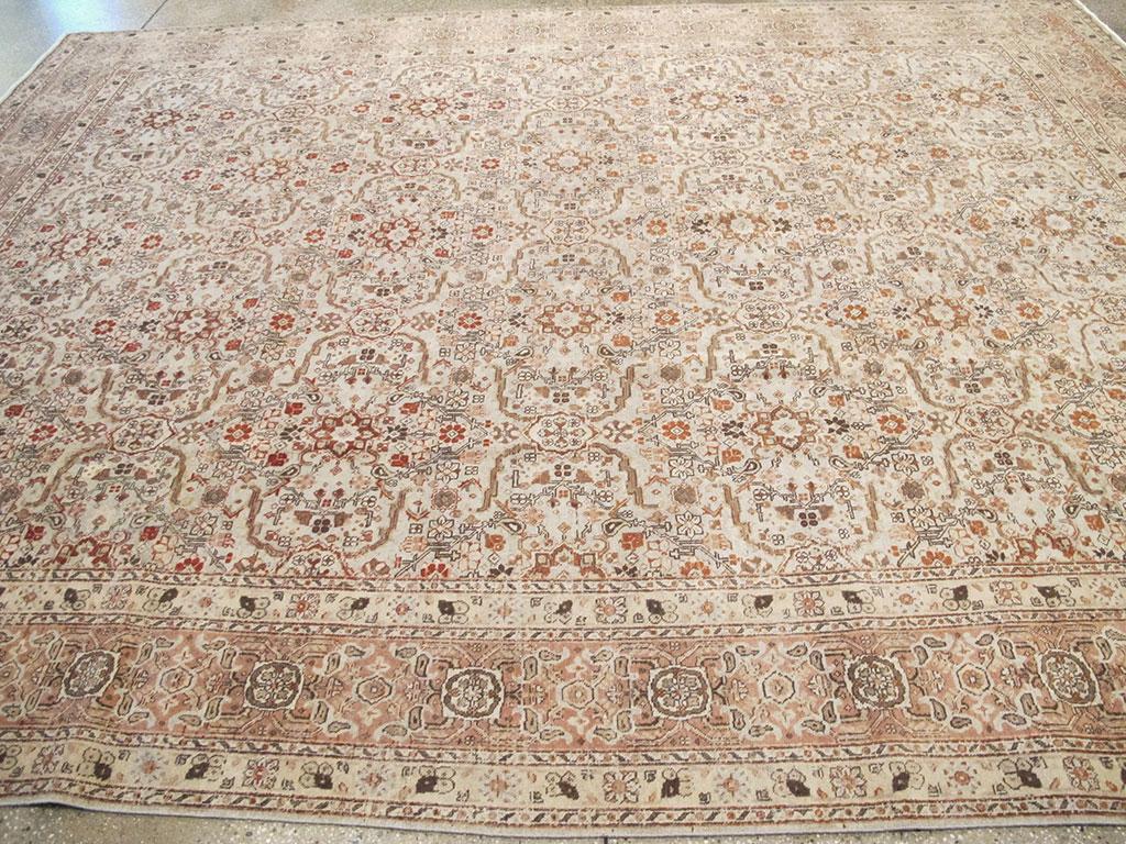 Mitte des 20. Jahrhunderts handgefertigte persische Tabriz Zimmer Größe Teppich im Angebot 1