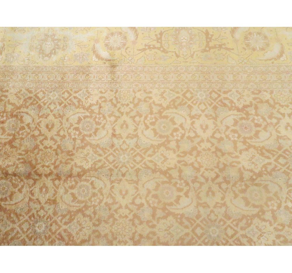 Laine Tapis persan de Tabriz de taille normale, fait à la main, datant du milieu du 20e siècle en vente