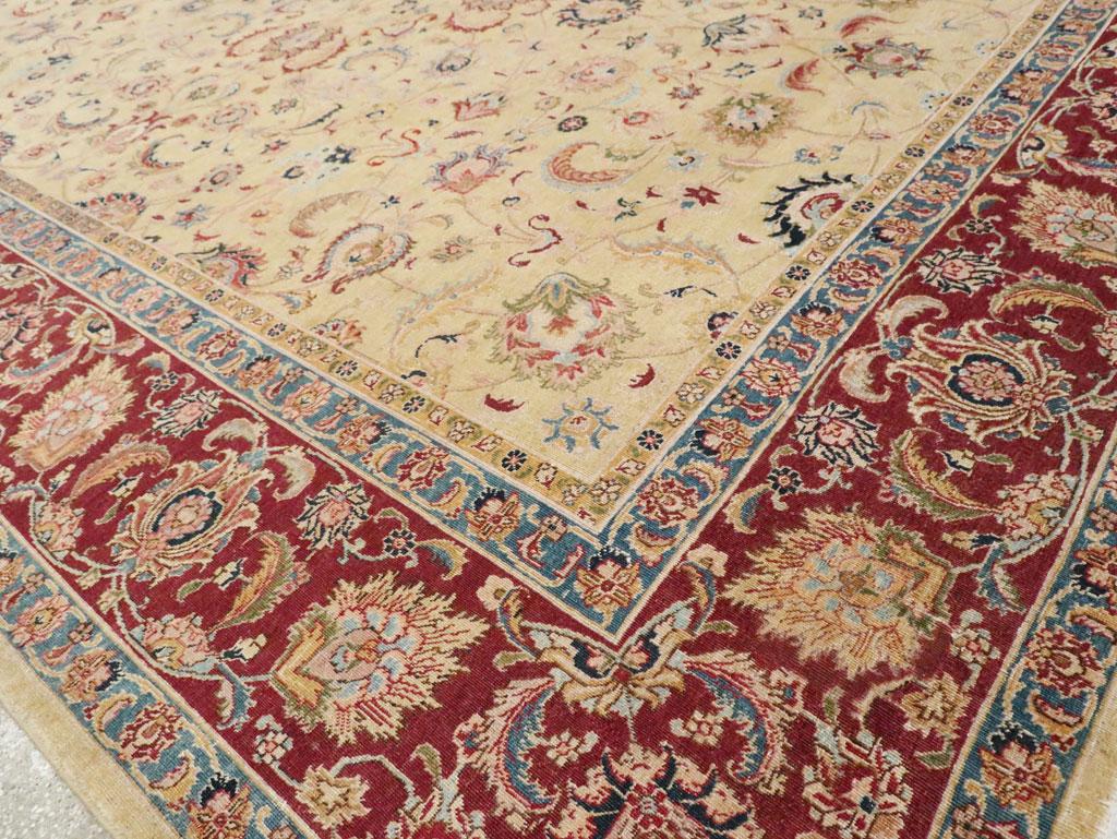 Laine Tapis persan de Tabriz de taille normale, fait à la main, datant du milieu du 20e siècle en vente