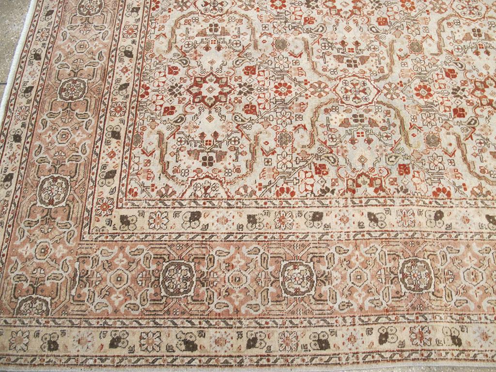 Mitte des 20. Jahrhunderts handgefertigte persische Tabriz Zimmer Größe Teppich im Angebot 2