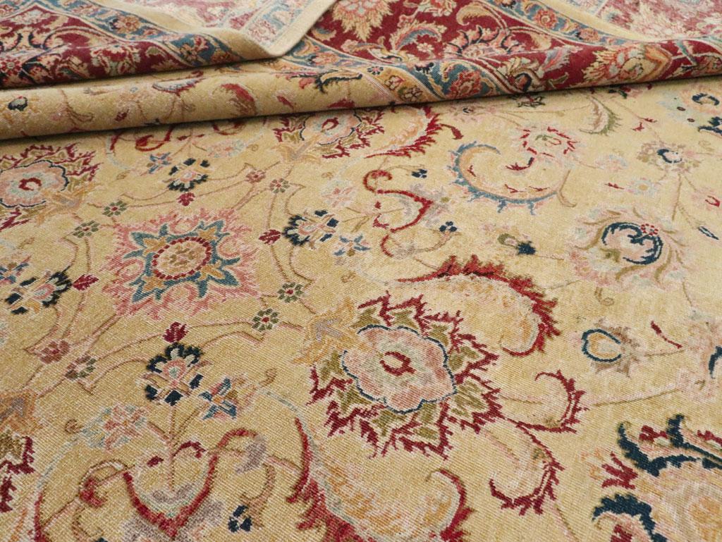 Tapis persan de Tabriz de taille normale, fait à la main, datant du milieu du 20e siècle en vente 1