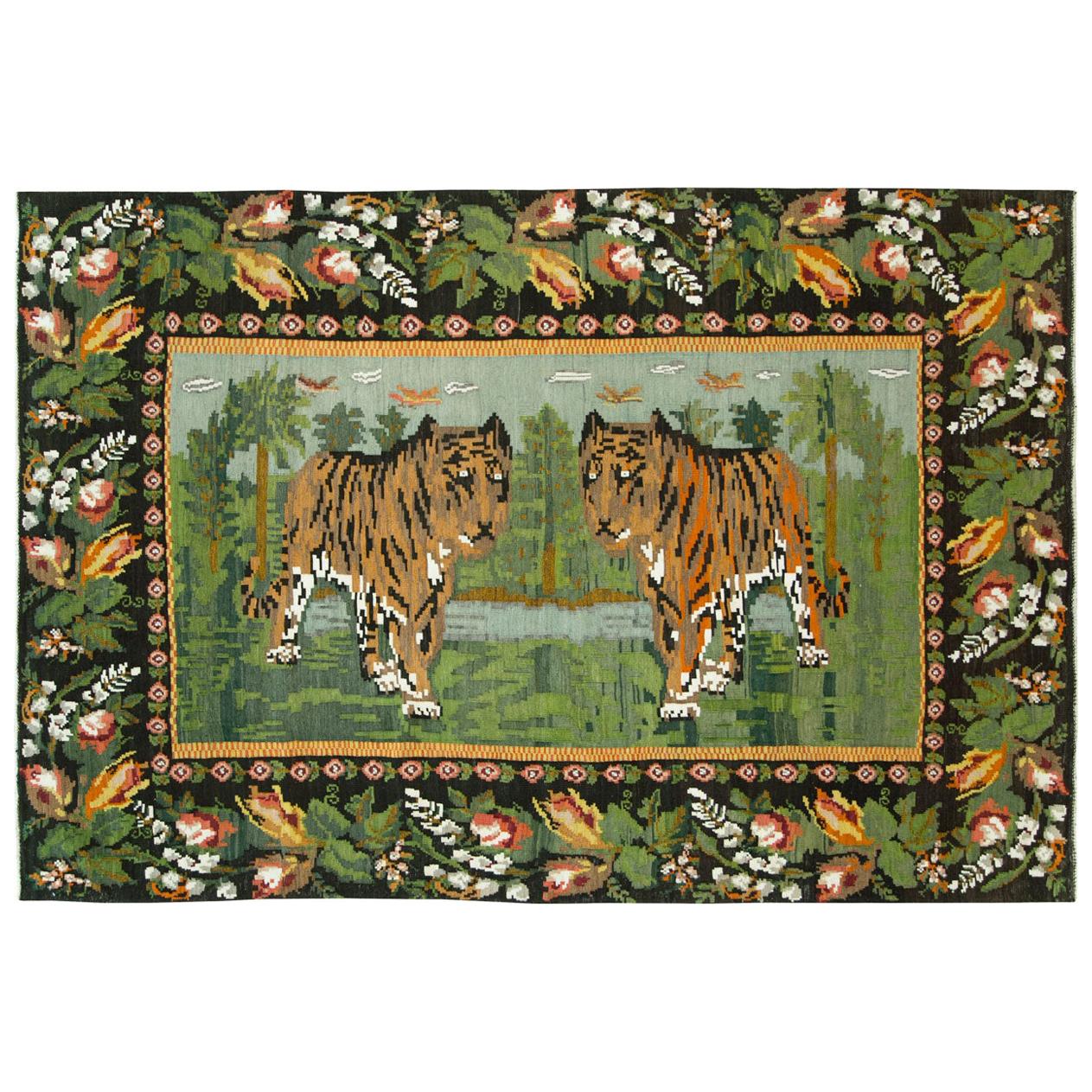 Tapis pictural russe d'appoint tigre de Bessarabie du milieu du 20e siècle, fait à la main