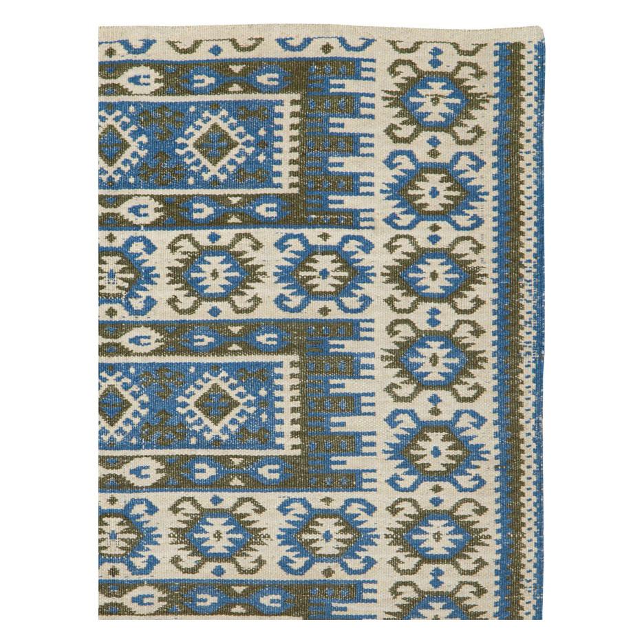A vintage Swedish flatweave Kilim throw rug handmade during the mid-20th century.

Measures: 3' 9