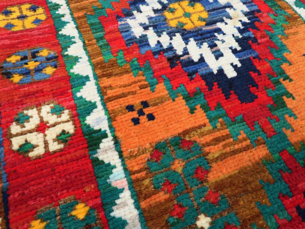 Handgefertigter persischer Malayer-Teppich im Stammesstil aus der Mitte des 20. Jahrhunderts (Handgeknüpft) im Angebot